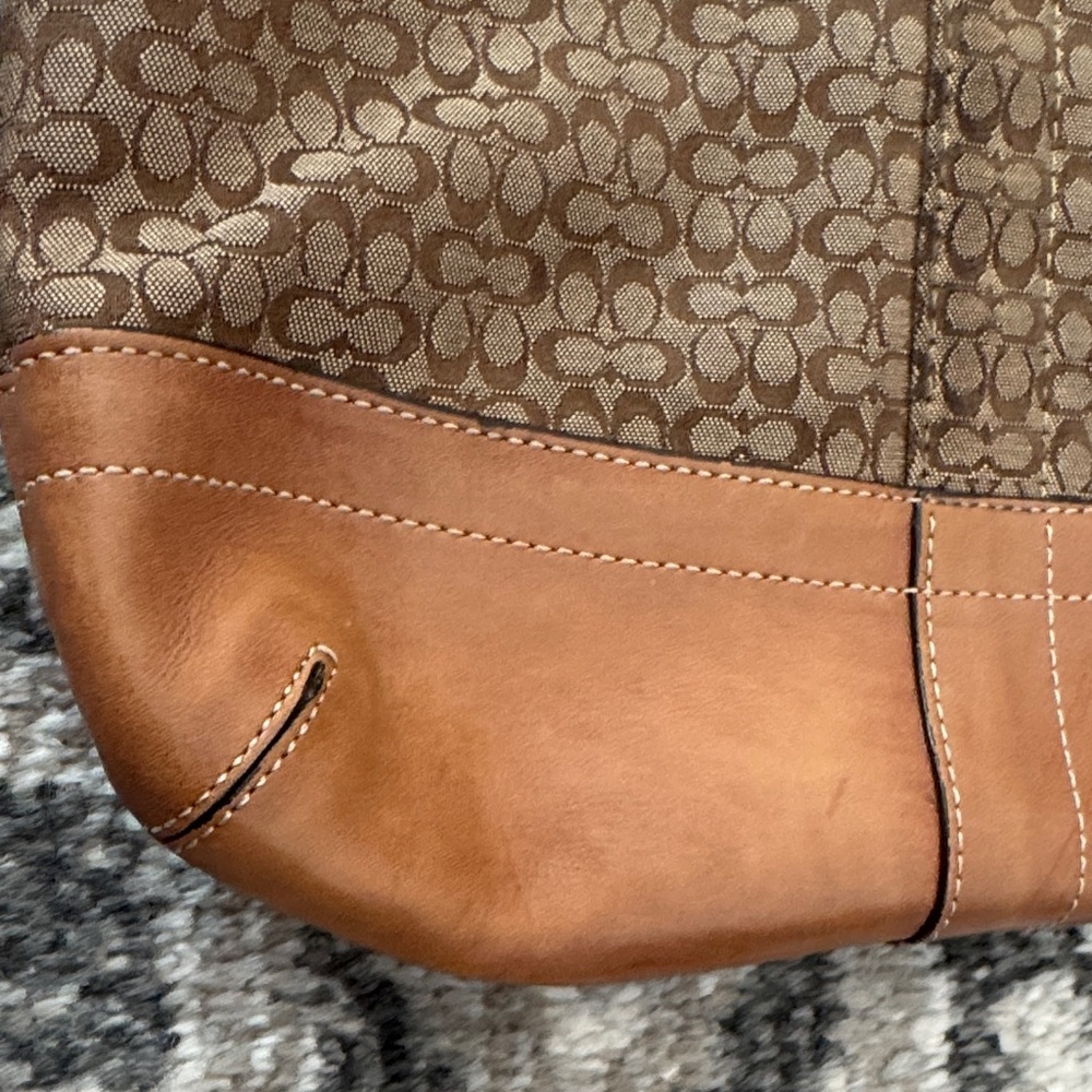 Vintage Coach Tan and Brown Signature Shoulder Bag - Picture 6 of 8